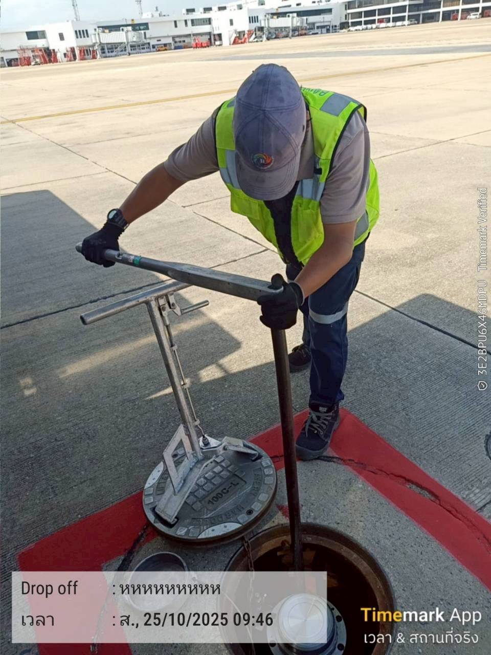LINE_ALBUM_Hydrant pit cleaning_251031_2